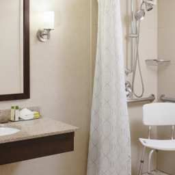 Habitación Doubletree Hotel and Conference Center Fotos