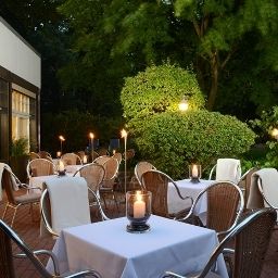 Jardín Best Western Premier Parkhotel Kronsberg Fotos