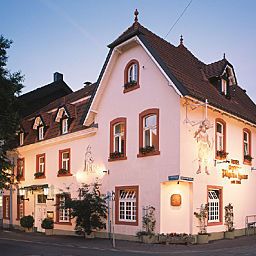 Exterior view Pilgrim Haus seit 1304 Fotos