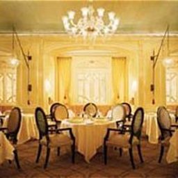 Frühstücksraum im Restaurant Plaza Athénée Fotos