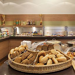 Salle du petit-déjeuner située dans le restaurant ibis Muenchen City Fotos