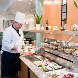 Frühstücksraum im Restaurant Plaza Fotos