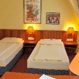  Burghotel Fotos