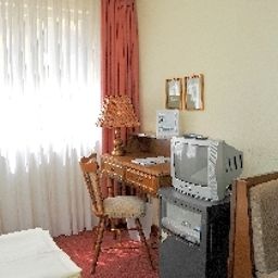  Burghotel Fotos
