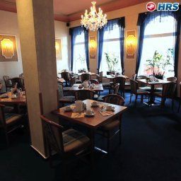 Salle du petit-déjeuner située dans le restaurant Königshof Fotos