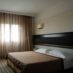 Room NH Trieste Fotos