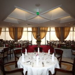 Ristorante Crowne Plaza RIYADH MINHAL Fotos