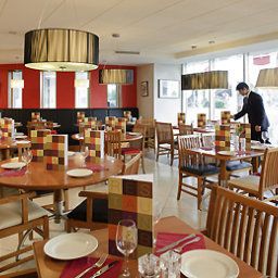 Salle du petit-déjeuner située dans le restaurant ibis London Heathrow Airport Fotos