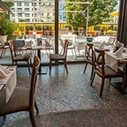 Salle du petit-déjeuner Schweizerhof Fotos