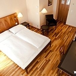 Chambre pour voyageurs d'affaires Schweizerhof Fotos