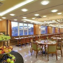 Salle du petit-déjeuner située dans le restaurant Danubius Arena Fotos