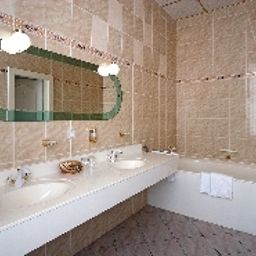 Bathroom Clarion Grandhotel Zlaty Lev Fotos
