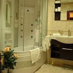 Salle de bains Palace  Polom Best Western Fotos