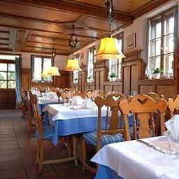 Salle du petit-déjeuner située dans le restaurant Martinshof Landhotel Fotos