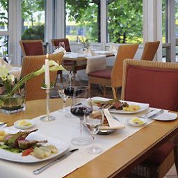 Frühstücksraum im Restaurant Pullman Stuttgart Fontana Fotos