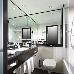Bathroom München Marriott Hotel Fotos
