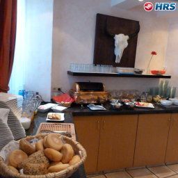 Salle du petit-déjeuner située dans le restaurant Parkhotel Viktoria Fotos