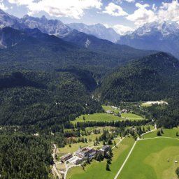 Vista esterna Schloss Elmau - Cultural Hideaway & Luxury Spa Fotos
