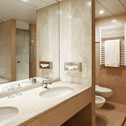 Bathroom NH Hotel du Grand Sablon Fotos
