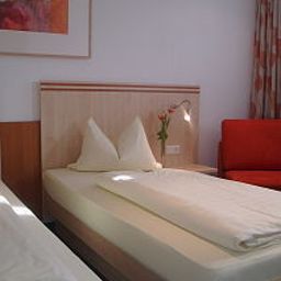 Room Hasi Fotos