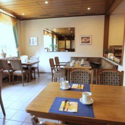 Salle du petit-déjeuner située dans le restaurant Wermelt Fotos