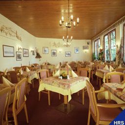 Salle du petit-déjeuner située dans le restaurant Am Schloss Fotos
