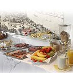 Buffet Central Garni Fotos