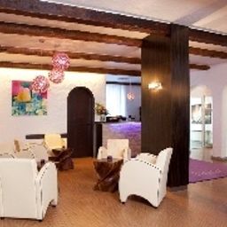 Breakfast room within restaurant Arthotel Fotos