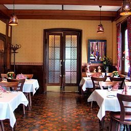 Breakfast room within restaurant Bauer Fotos
