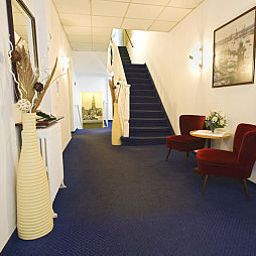 Hall Condor by Centro Basic Fotos