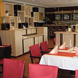 Frühstücksraum im Restaurant Germania Fotos