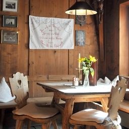 Bar Strasserwirt Herrenansitz zuTirol Fotos