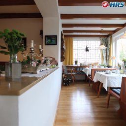 Salle du petit-déjeuner située dans le restaurant Iris Landhaus Fotos