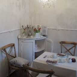 Sala śniadaniowa w restauracji Barbarossa Garni Fotos