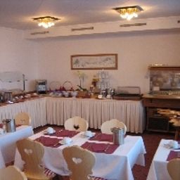 Sala śniadaniowa w restauracji Bernerhof Fotos