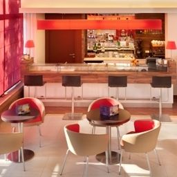 Бар ibis Budapest Aero Fotos