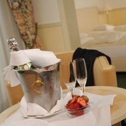 Junior-Suite Ringhotel Rheinhotel Vier Jahreszeiten Fotos