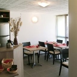 Sala de desayuno Séjours et Affaires Le Moulin Neuf Apparthotel Fotos