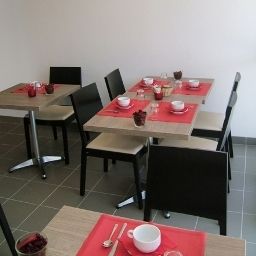 Sala de desayuno Séjours et Affaires Le Moulin Neuf Apparthotel Fotos