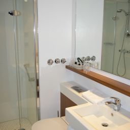 Bathroom Golden Tulip Park Consul Fotos