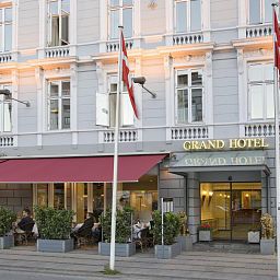 Außenansicht Grand Hotel Fotos