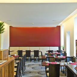 Salle du petit-déjeuner TRYP by Wyndham (ex Grand City) Fotos