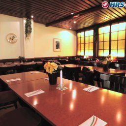 Sala de desayuno en el restaurante Hamburg by Centro Basic Fotos