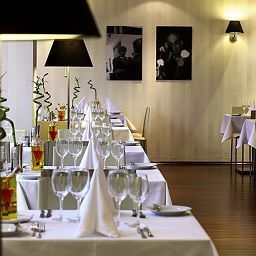 Sala de desayuno en el restaurante Barceló Praha Fotos