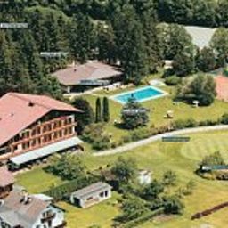Exterior view Berghof Golfhotel / Garni Fotos