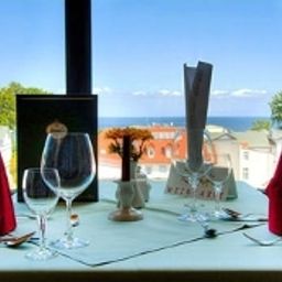 Salle du petit-déjeuner située dans le restaurant Wald und See Fotos