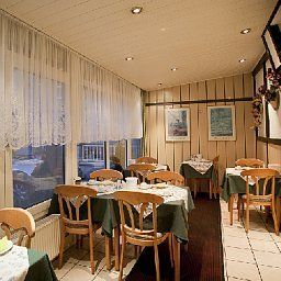 Sala de desayuno en el restaurante Krug garni Hotel u.Appartment Fotos