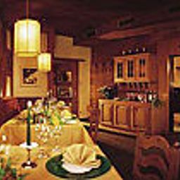 Sala de desayuno en el restaurante Schrofenstein Fotos