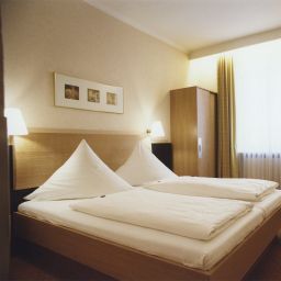Room Jedermann Fotos