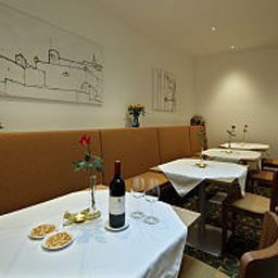 Salle du petit-déjeuner Altstadthotel Weisse Taube Fotos